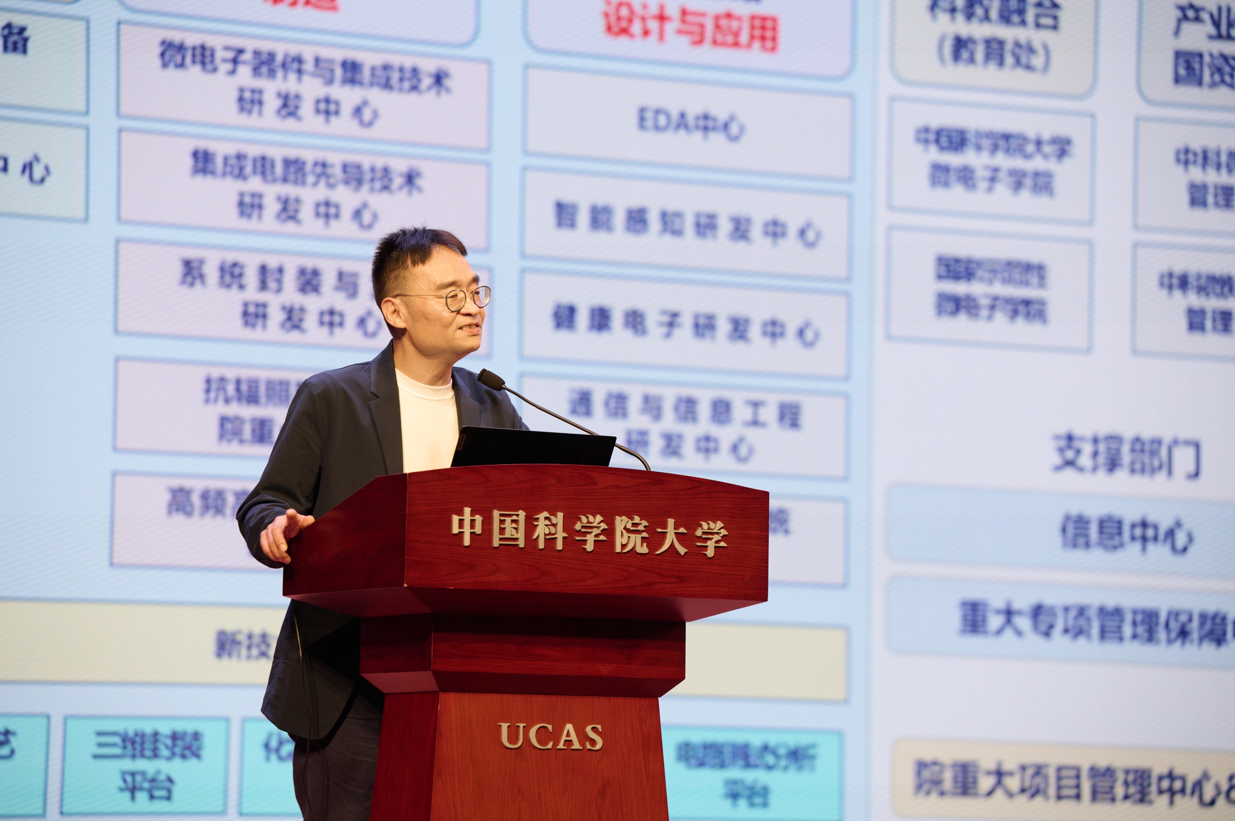 李泠副院长讲授开学第一课